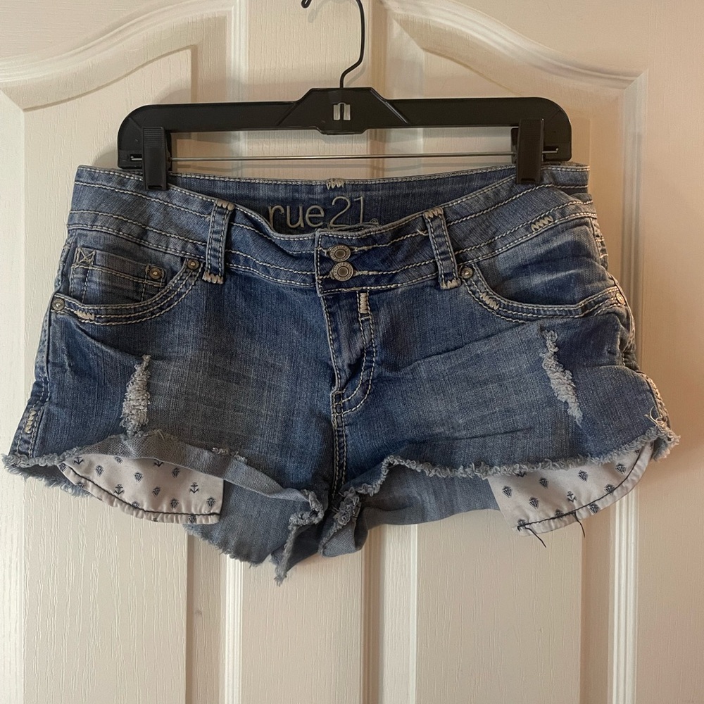 Size 13/14 mid rise short! Cute anchor pattern pocket design